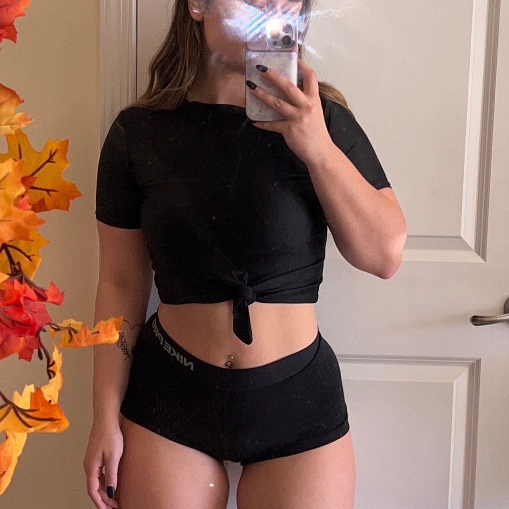 Crop top - Picture 2 of 5